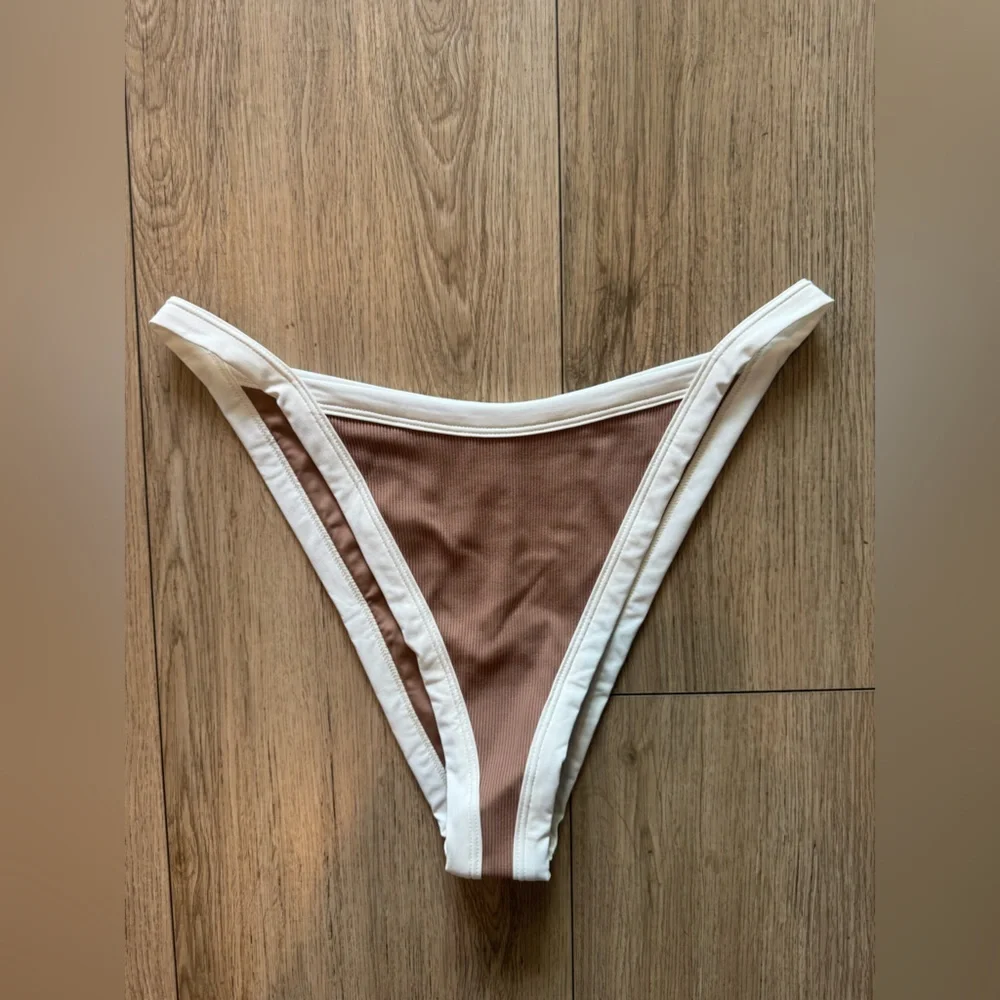 L*Space Bikini Bottom Size XL - Picture 6 of 6